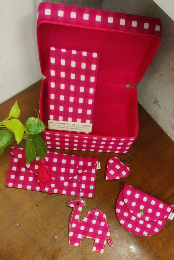 Pink Checks Gift Box (Set of 6)