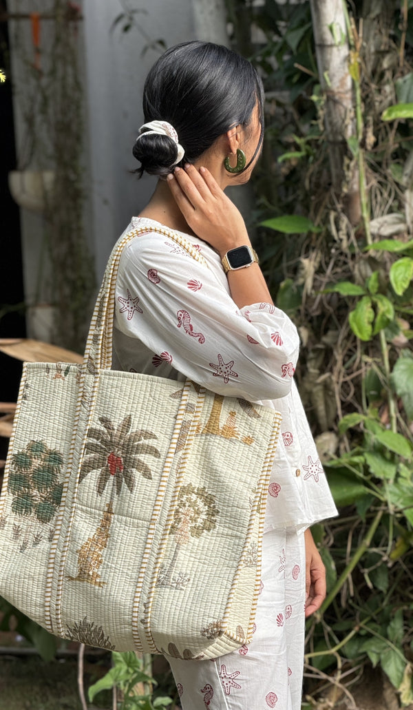 Cream Palm Tote(With Zipper)