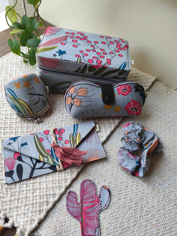 Misty Grey Meadows Gift Box (Set of 5)