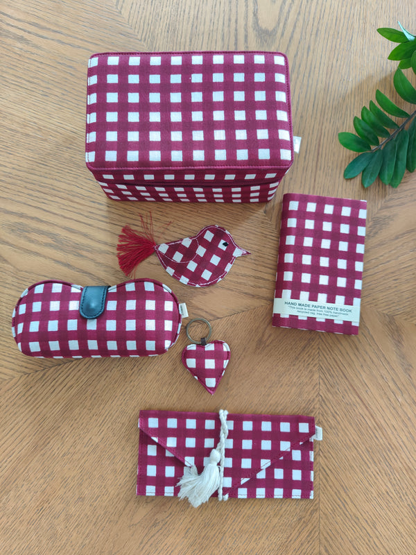 Cherry Checks Gift Box (Set of 6)